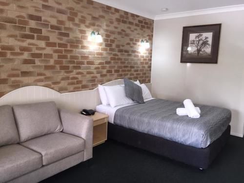 Country Gardens Motor Motel 4*